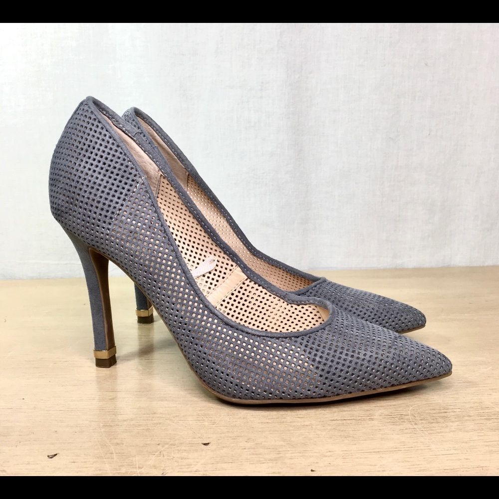 Guess Traces Gray Classic Pointed Toe Pumps Heels